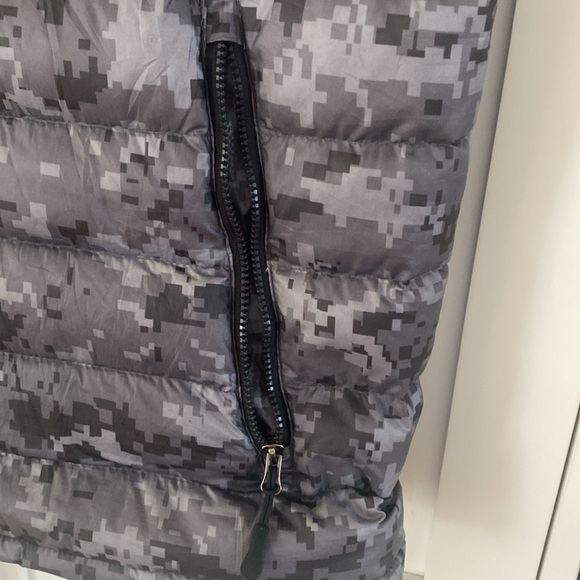 32° Heat Down Vest - Picture 4 of 10